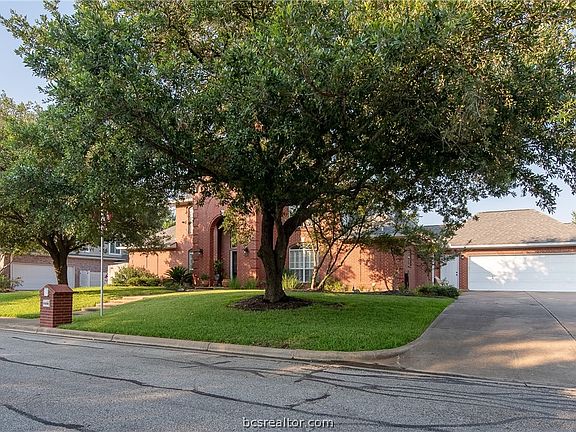 3rd image of 8406 Wildewood Cir