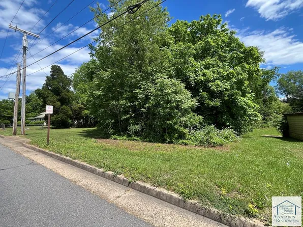 914 Barrows Mill Rd, Martinsville, VA 24112