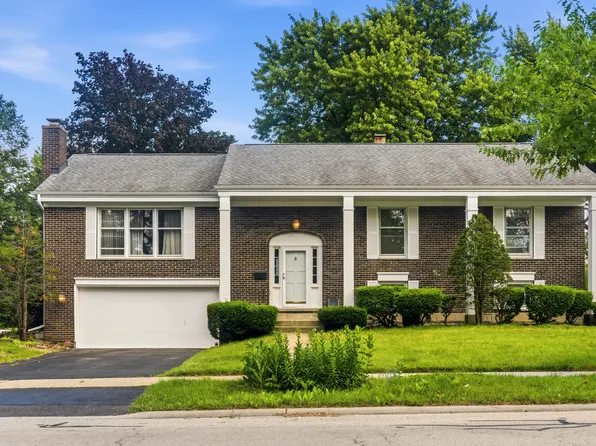 933 W Gilbert Rd, Palatine, IL 60067
