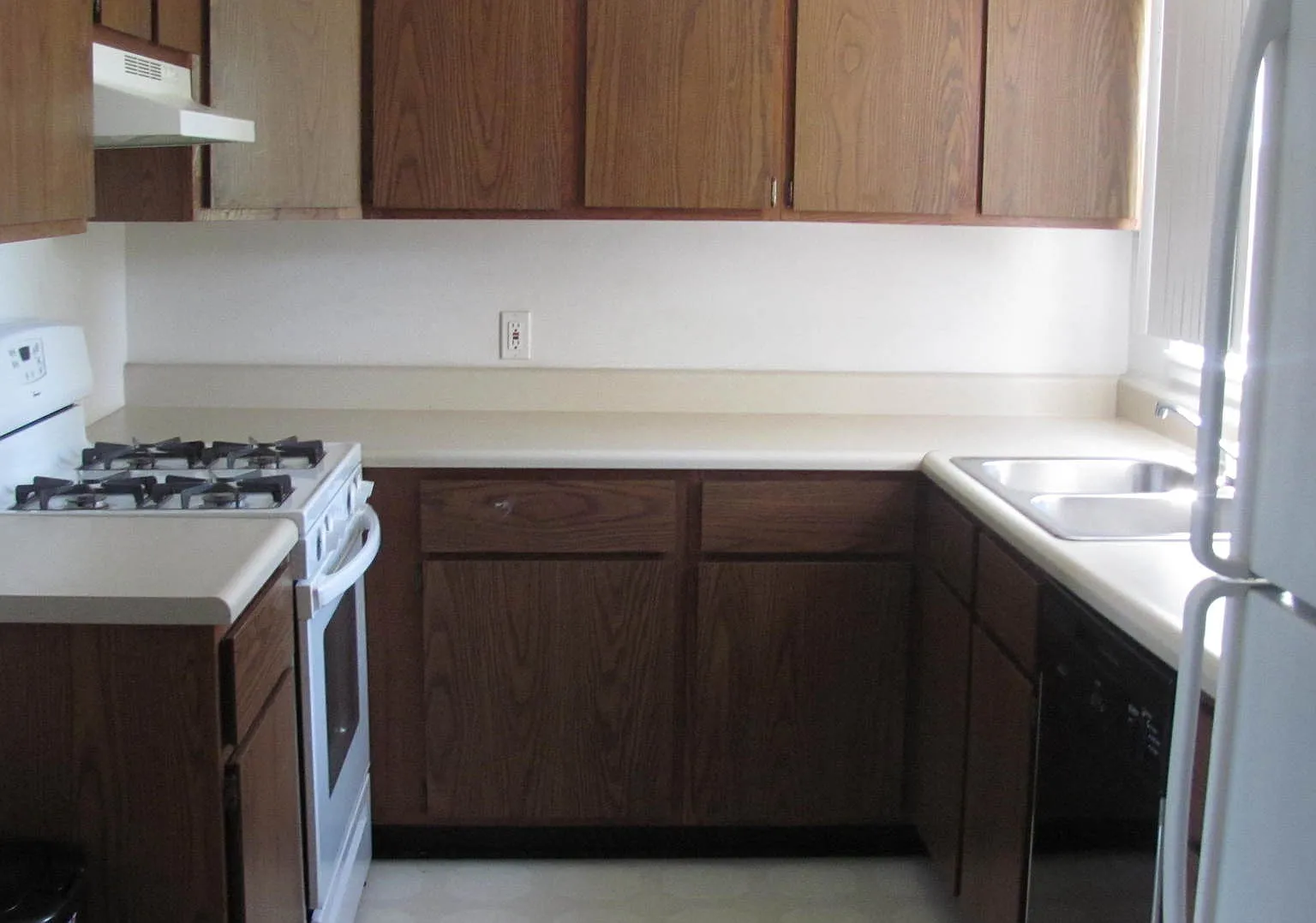 3 Bedroom, 1.5 Bathroom Quadra-Plex Unit — Photo 2