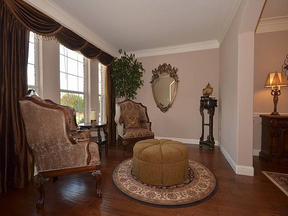 5th image of 801 Robison Creek Dr