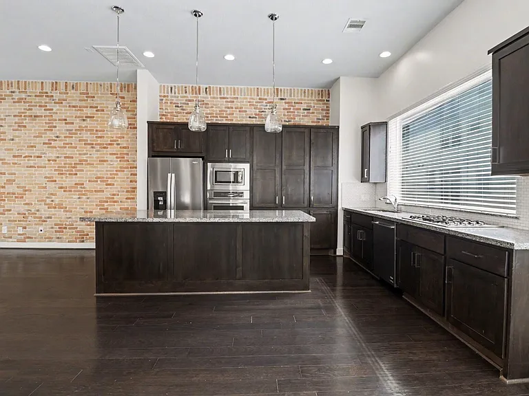 715 Hartman St — Photo 12