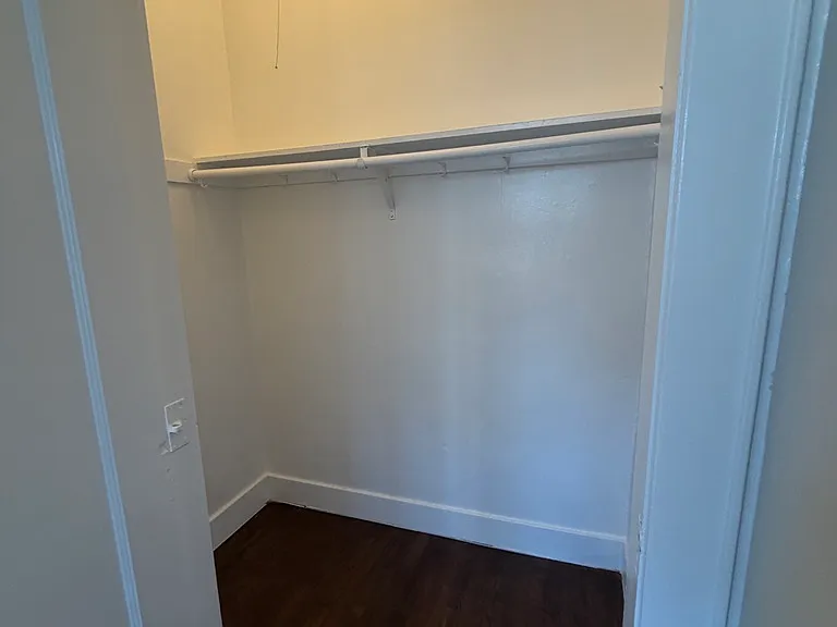Left room closet approx 3.5'x5'