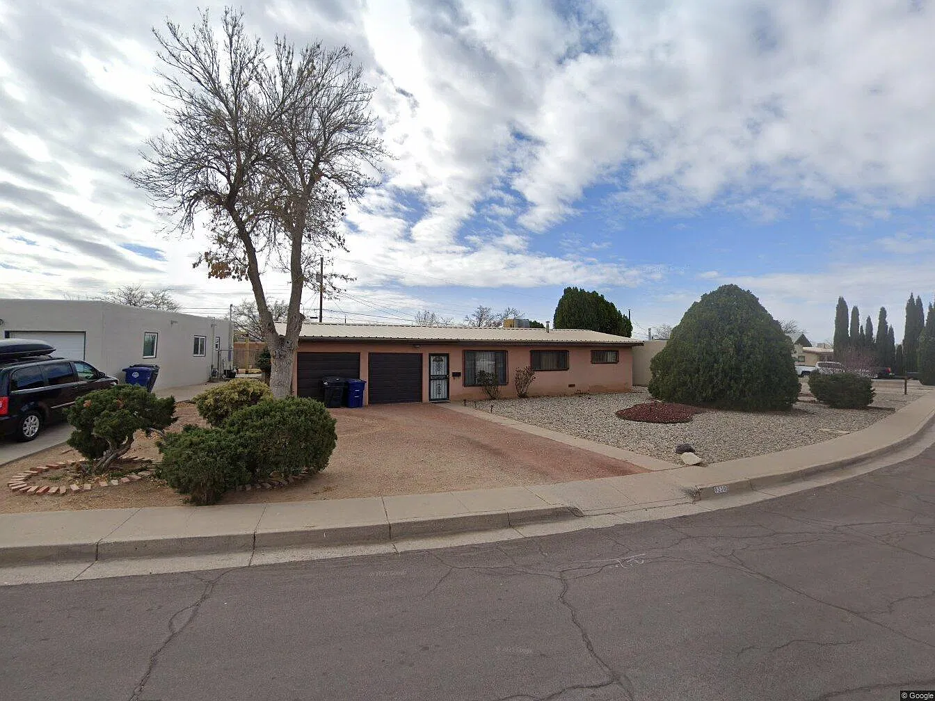 2 bed, 944 sqft, $1,575 — Photo 1