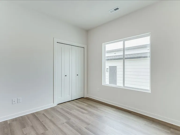 3434 E Thunder St — Photo 12