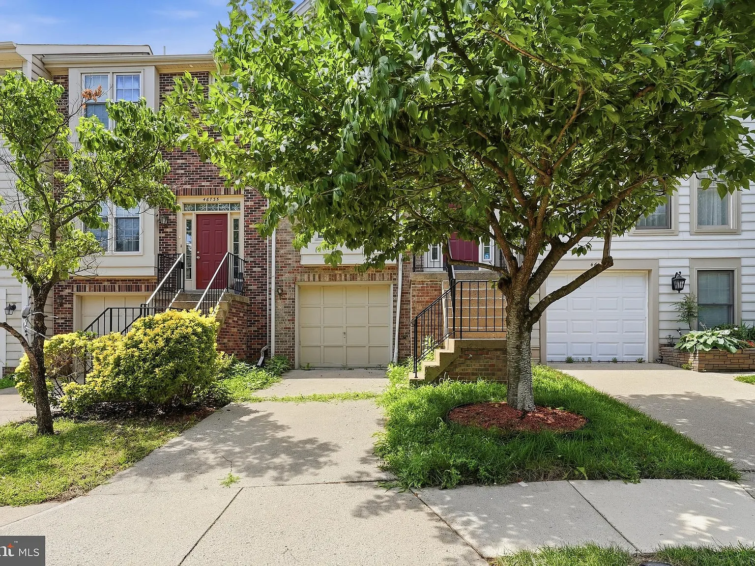 3 bed, 2.5 bath, 2048 sqft, $3,050 — Photo 2