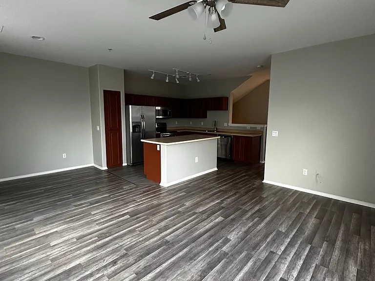 2450 W Glenrosa Ave — Photo 4