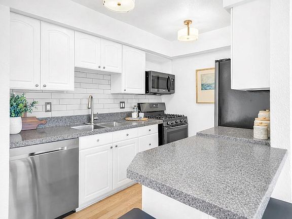 5th image of 2808 Eaton St
