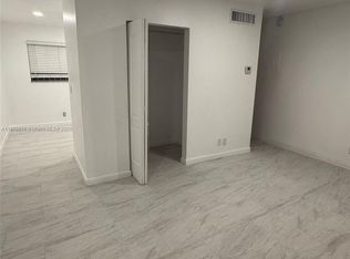 30 SE 4th Ave APT 109, Hallandale, FL 33009