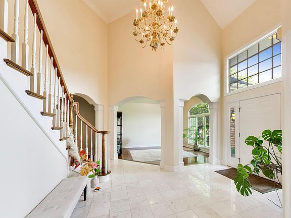 3rd image of 2615 Saddlebrook Dr
