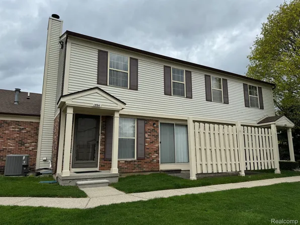 1594 Dover Hl S, Walled Lake, MI 48390