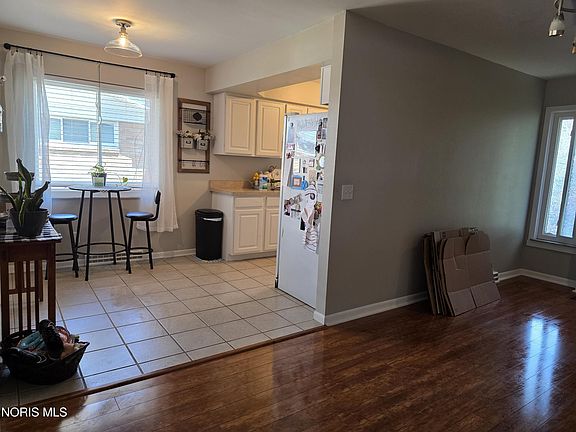 5th image of 3238 S Eastmoreland Dr