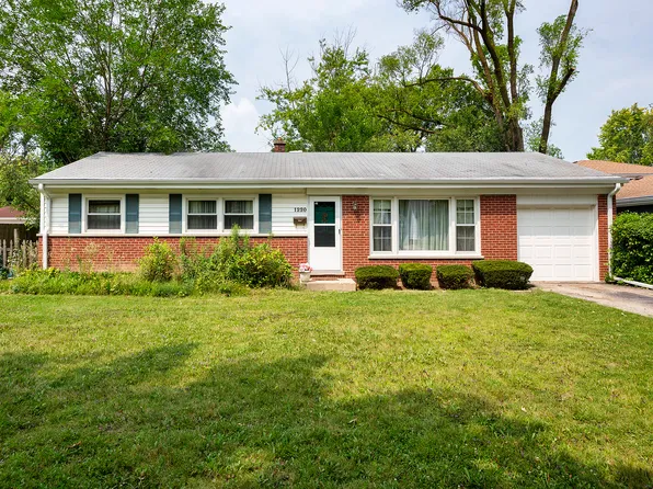 1220 Greenwood Ct, Deerfield, IL 60015