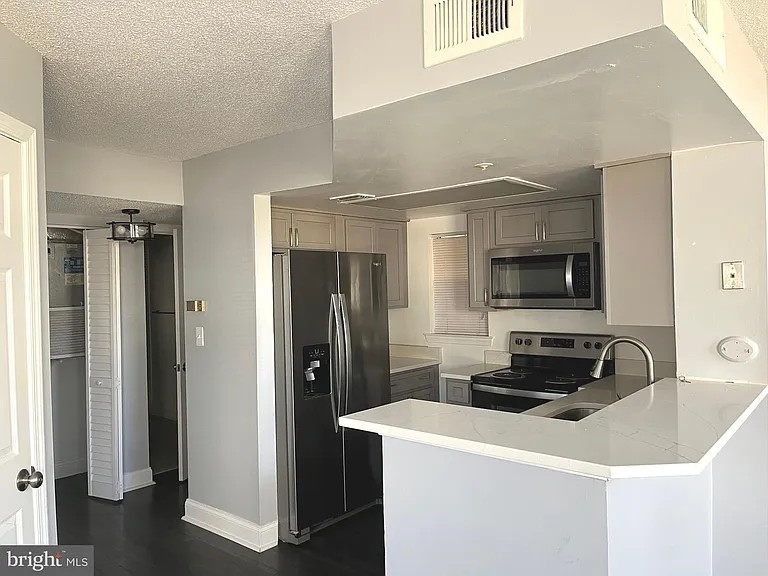 1005 Summerglenn Ct #7-103 — Photo 4