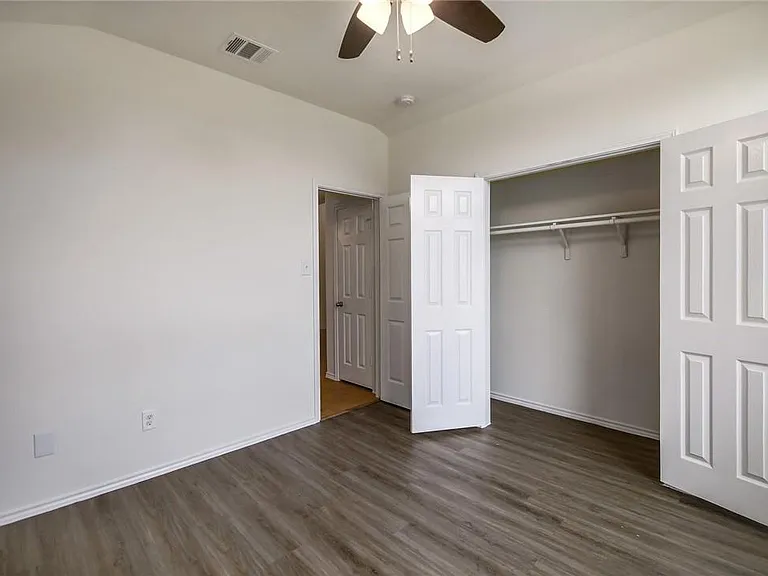 137 Langtry Ln — Photo 25