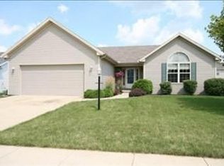 806 Phlox Dr, Savoy, IL 61874