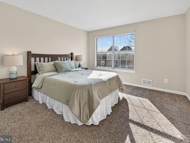 909 Woodchip Rd #909 — Photo 10