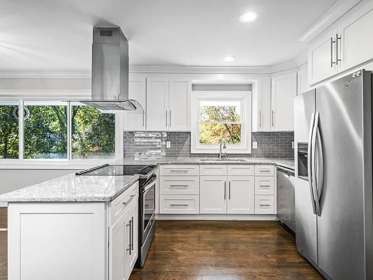 2604 Sunny Ln SE — Photo 13