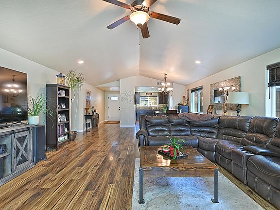 5th image of 928 Stonewater Dr