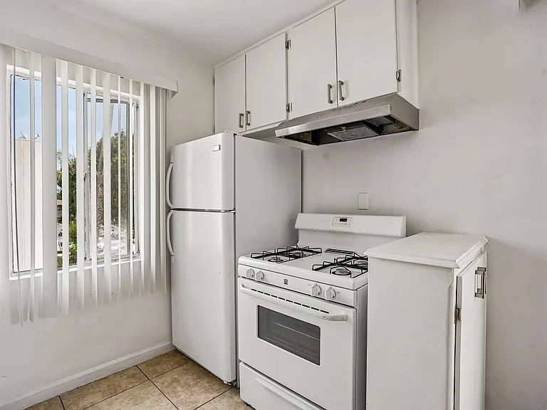3867 Potomac Ave. — Photo 28