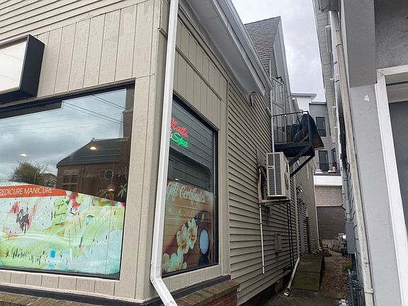 4th image of 67 Washington St