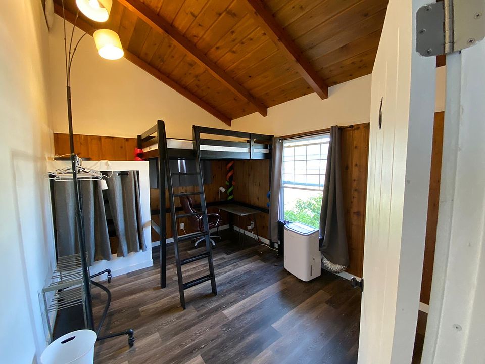 2nd image of 6959 Oak Park Ave #6