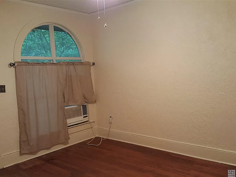 2148 Stanford Ave — Photo 8
