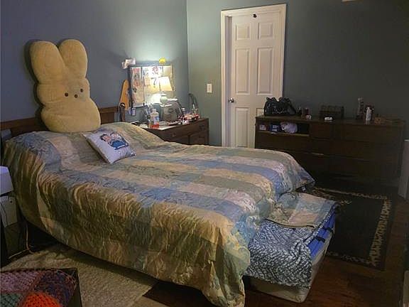 3rd image of 2533 Belmont Dr