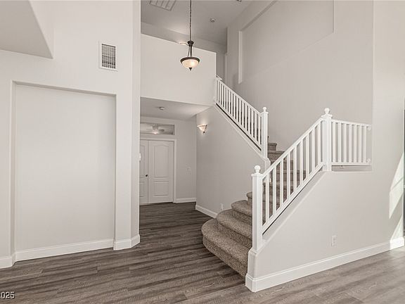 4th image of 8221 Hot Creek Dr