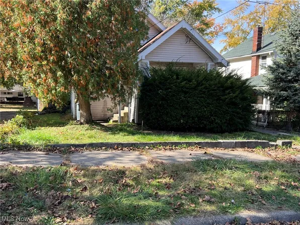 952 Diana Ave, Akron, OH 44307