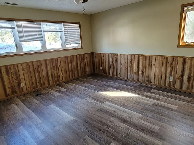 1013 Donald Ave SE — Photo 4