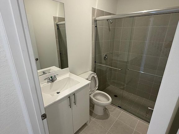 3rd image of 1098 SE 3rd St