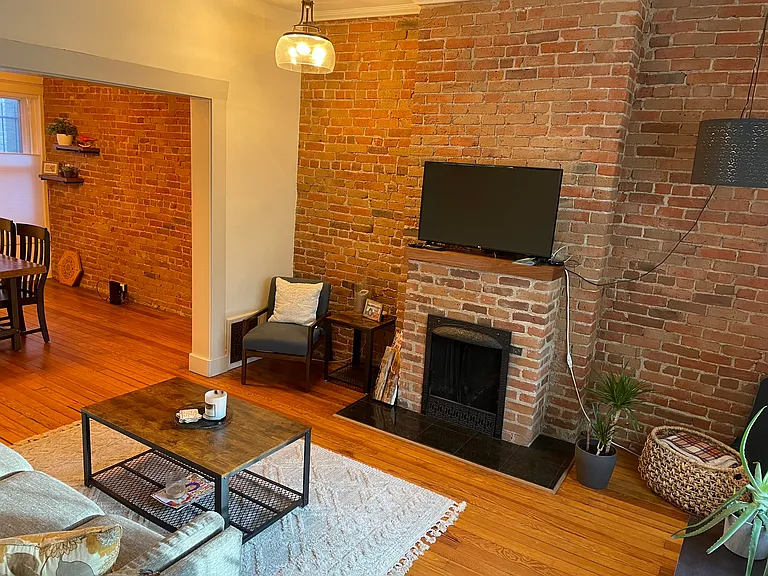 1112 N Corona St — Photo 3