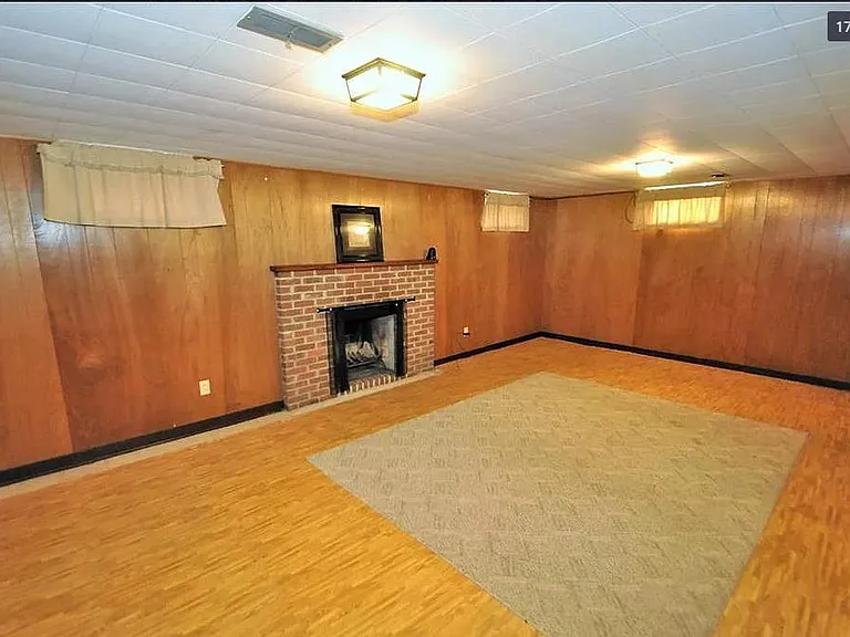 109 Thomas Rd — Photo 7