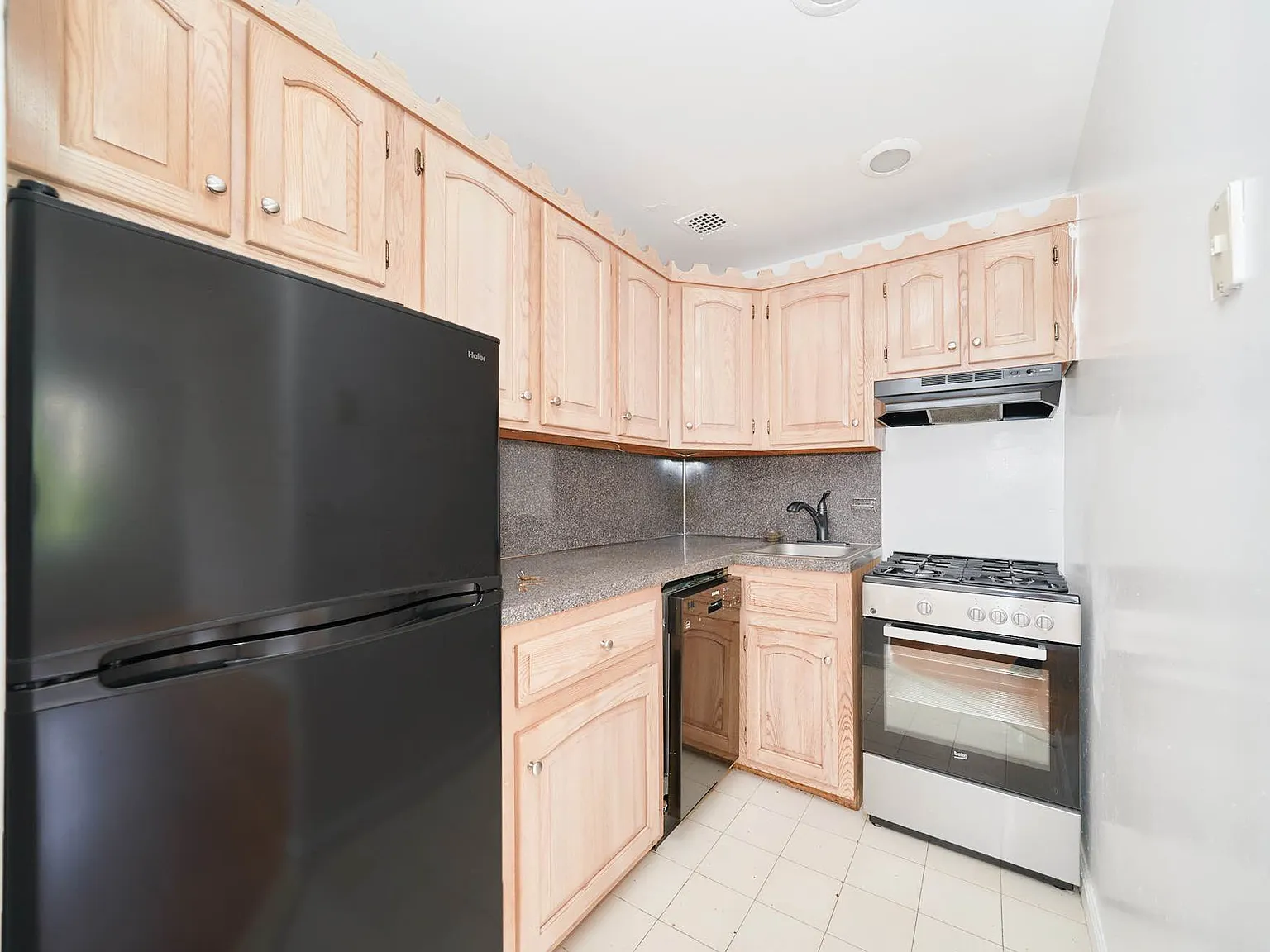 458 West 52nd Street — Photo 4