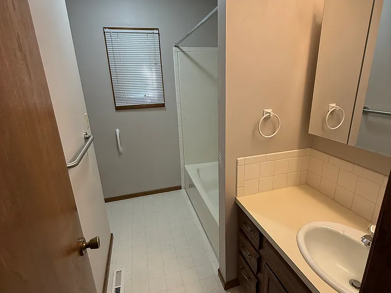 3600 A & B Radcliffe Ter #B — Photo 9