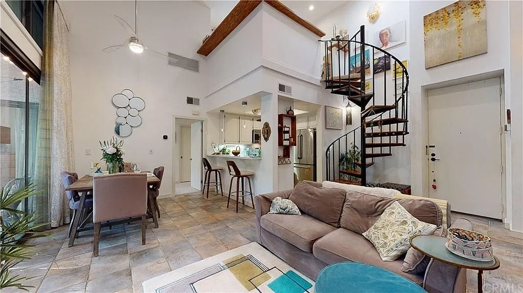 8707 Falmouth Ave — Photo 1