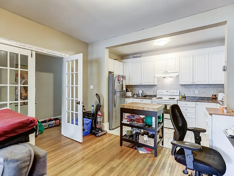 1127 Avenue Rd #1 — Photo 7