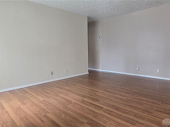 2nd image of 40 Walnut Pl