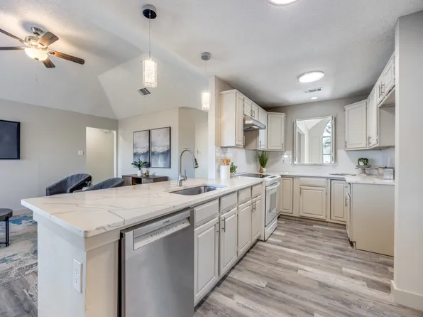 1581 Glenmore Dr, Lewisville, TX 75077