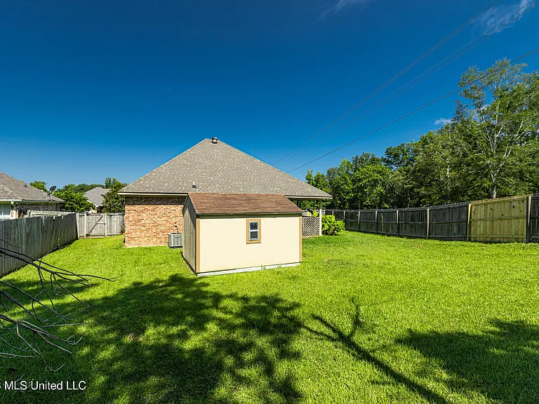 101 Sara Fox Dr — Photo 25