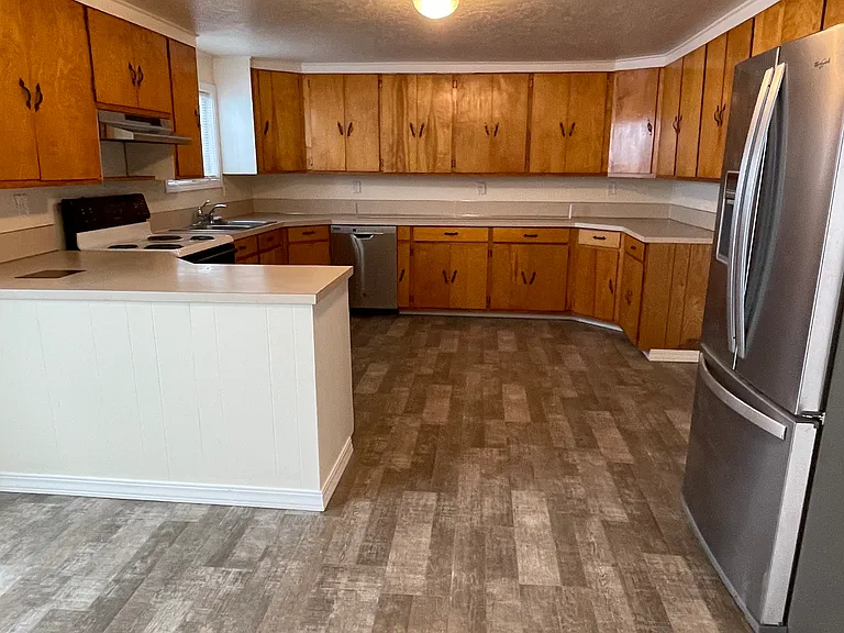 140 W 2nd Ave — Photo 3