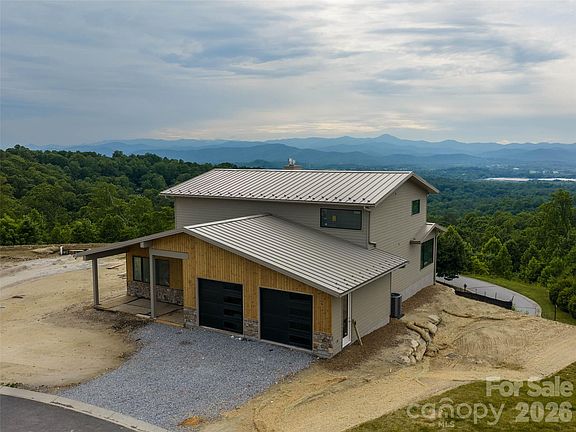 3rd image of 225 Coachman Dr