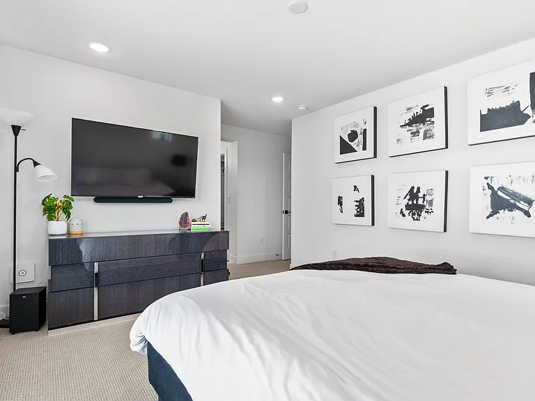 2064 S Holly St — Photo 14