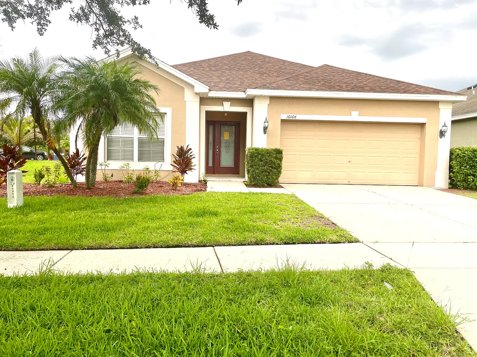 4 bed, 1929 sqft, $2,300 — Photo 1