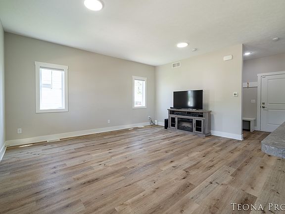 5th image of 1379 Pine St