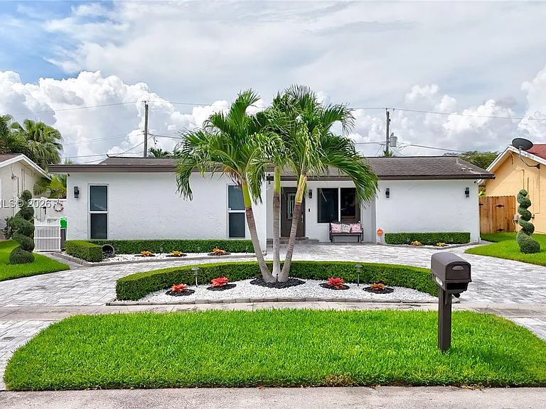 11370 NW 46th Pl — Photo 35
