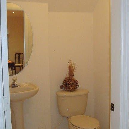 1/2 bathroom