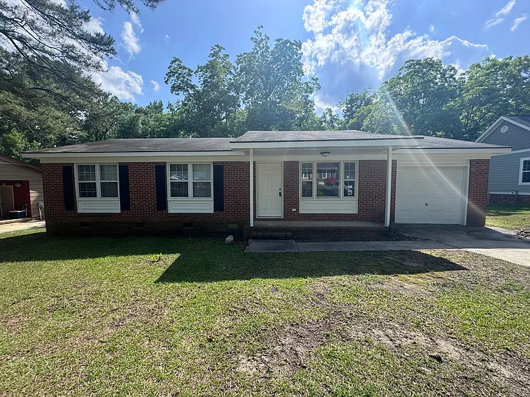 652 Monagan St — Photo 1