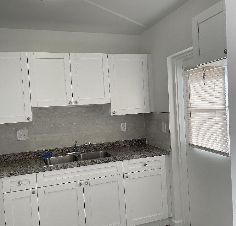 1st image of 190 SE 12th Ave #5A